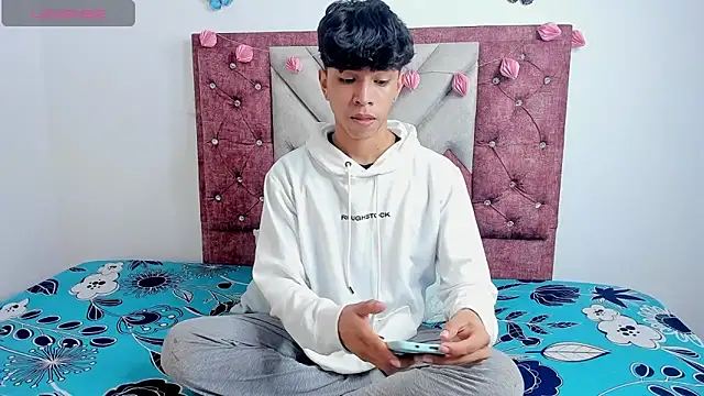 Snapshot of Santy_carrington chatting on March 15, 2025, 3:40 am Santy carrington online show from March 15, 2025, 3:40 am