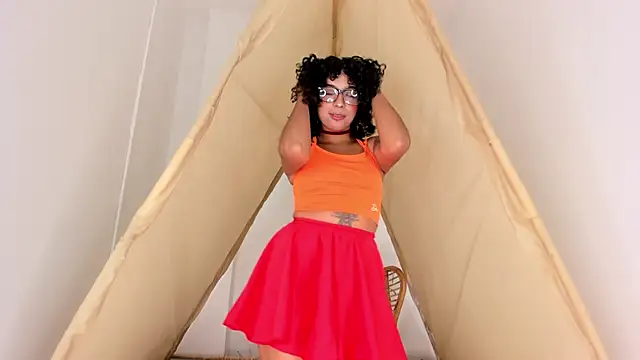 Snapshot of Ariella_Ruiz chatting on October 30, 2025, 12:14 pm Ariella Ruiz online show from October 30, 2025, 12:14 pm