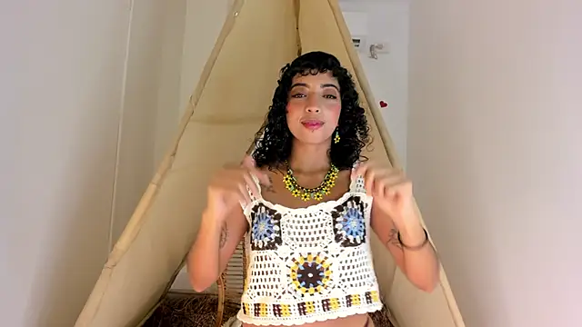 Snapshot of Ariella_Ruiz chatting on October 25, 2025, 12:50 pm Ariella Ruiz online show from October 25, 2025, 12:50 pm