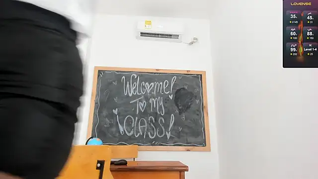 Snapshot of Ariella_Ruiz chatting on November 28, 2025, 12:16 pm Ariella Ruiz online show from November 28, 2025, 12:16 pm