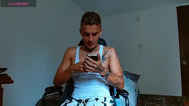 bray hotboy777 online show from November 1, 2025, 1:38 pm