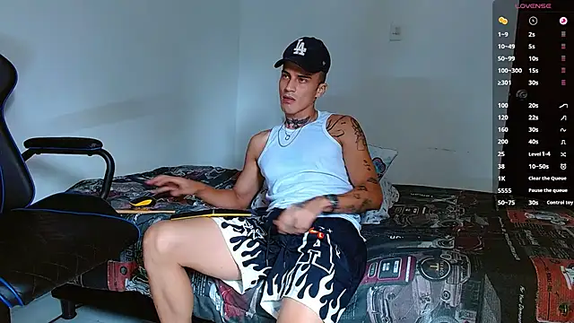 bray hotboy777 online show from November 2, 2025, 1:49 pm