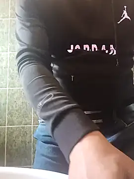 Snapshot of franko1987 chatting on March 22, 2025, 9:13 am franko1987 online show from March 22, 2025, 9:13 am