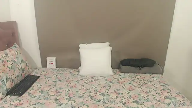 kimberlyjamexxx online show from October 25, 2025, 3:17 am