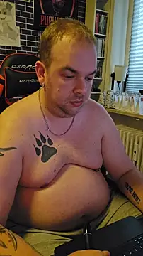 Snapshot of PupW0lfy chatting on December 17, 2025, 9:47 am PupW0lfy online show from December 17, 2025, 9:47 am