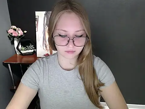 Snapshot of lady_minx chatting on October 8, 2025, 6:37 am lady minx online show from October 8, 2025, 6:37 am