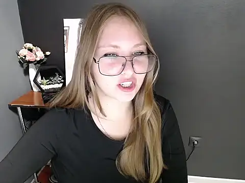 Snapshot of lady_minx chatting on October 3, 2025, 6:48 am lady minx online show from October 3, 2025, 6:48 am
