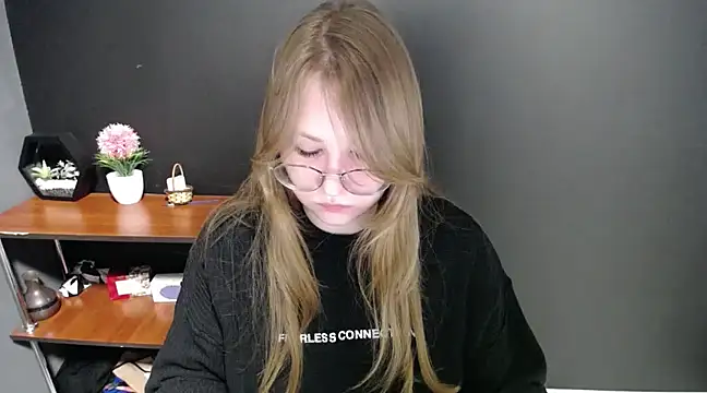 Snapshot of lady_minx chatting on March 18, 2025, 7:33 am lady minx online show from March 18, 2025, 7:33 am
