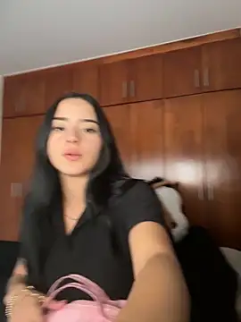 Veronica isaza   online show from October 17, 2025, 7:15 pm