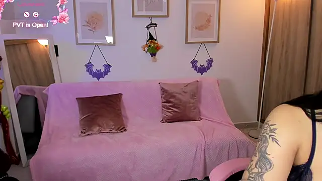 Veronica isaza   online show from October 20, 2025, 12:49 pm