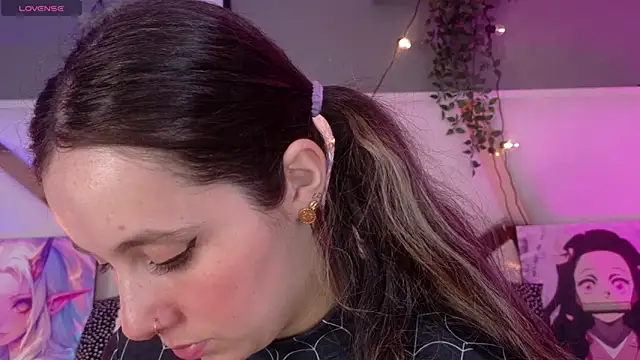 Snapshot of AmbarHills_1 chatting on November 8, 2025, 11:58 am AmbarHills 1 online show from November 8, 2025, 11:58 am