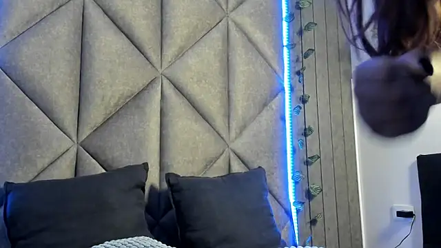 AbbyWathson online show from April 5, 2026, 11:39 am