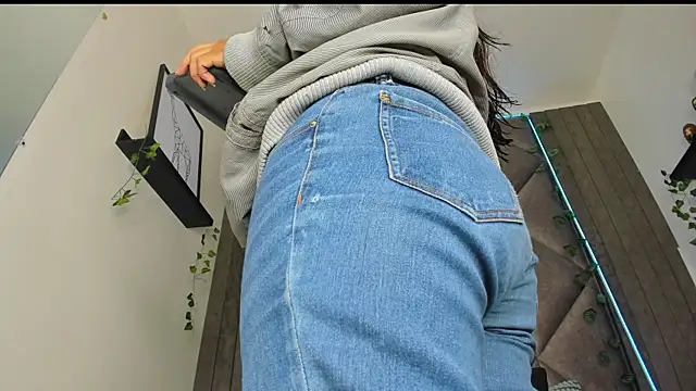 AbbyWathson online show from November 8, 2025, 7:50 pm