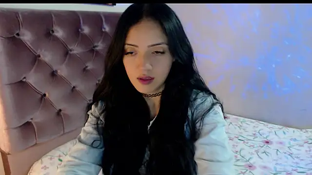 Snapshot of Suzanne_abbey chatting on December 21, 2024, 10:51 pm Suzanne abbey online show from December 21, 2024, 10:51 pm