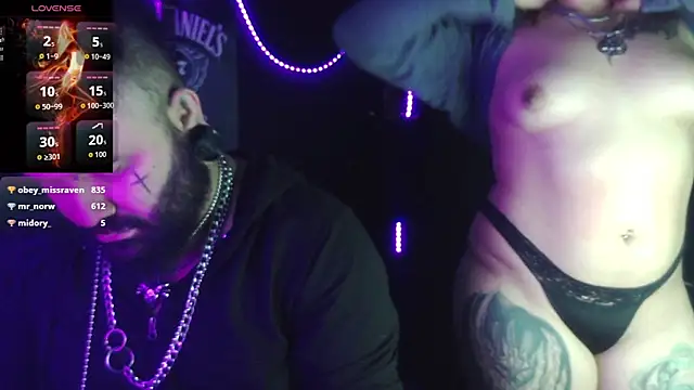 darkclothes online show from October 15, 2025, 7:27 am