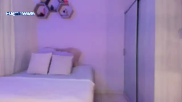 Aleja24Evans online show from October 21, 2025, 12:54 am