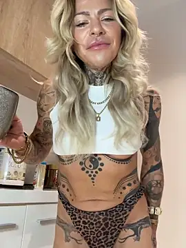 Divina X  online show from December 21, 2025, 4:03 am