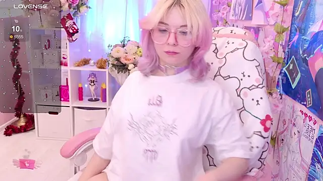 Coconut Mia online show from December 13, 2025, 8:26 pm