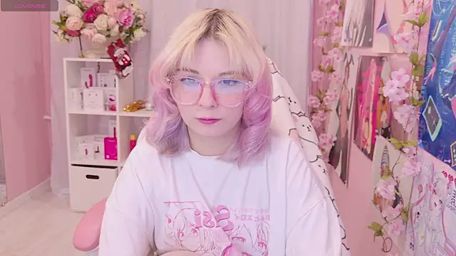 Coconut Mia online show from December 19, 2025, 8:55 pm