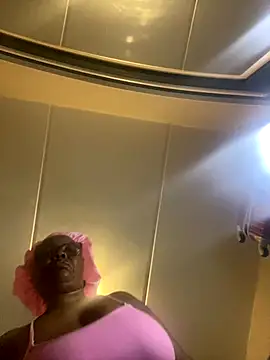 Snapshot of Nomthie chatting on November 14, 2025, 12:47 am Nomthie online show from November 14, 2025, 12:47 am