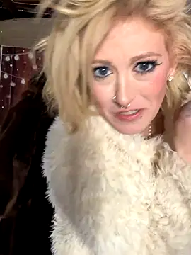 Blondebeauty6996 online show from November 27, 2025, 8:15 am