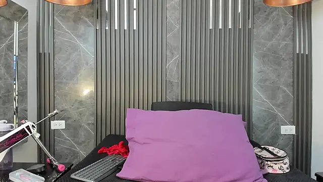 Snapshot of SaraiEvans chatting on January 11, 2026, 3:35 am SaraiEvans online show from January 11, 2026, 3:35 am