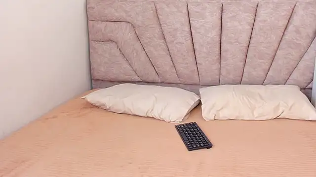 SavannahWildee online show from March 9, 2026, 1:25 pm