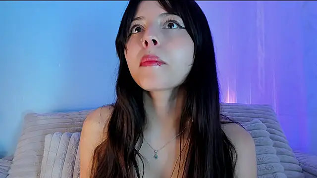 Snapshot of EmilyWithe chatting on November 30, 2025, 11:49 pm EmilyWithe online show from November 30, 2025, 11:49 pm