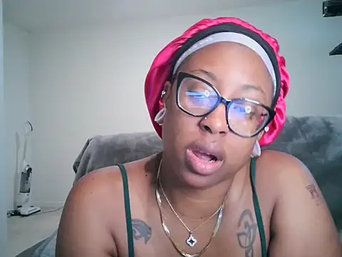 Snapshot of Nyxie_Chaos chatting on May 29, 2026, 3:07 pm Nyxie Chaos online show from May 29, 2026, 3:07 pm
