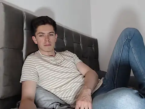 Snapshot of Eliantg chatting on September 19, 2025, 10:25 pm Eliantg online show from September 19, 2025, 10:25 pm