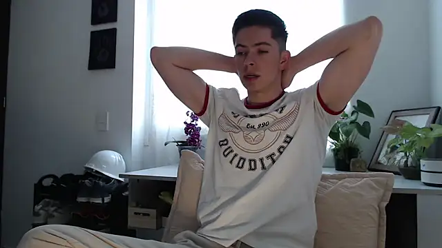 Snapshot of Eliantg chatting on November 17, 2025, 5:50 pm Eliantg online show from November 17, 2025, 5:50 pm