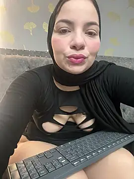 Snapshot of Layla_kaderr chatting on May 21, 2026, 11:24 pm Layla kaderr online show from May 21, 2026, 11:24 pm