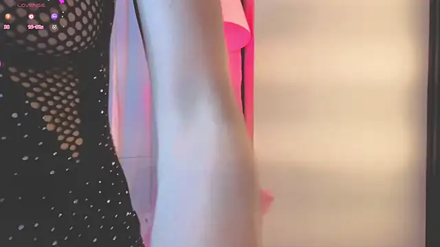 Scarlet Red  online show from March 2, 2026, 12:12 pm