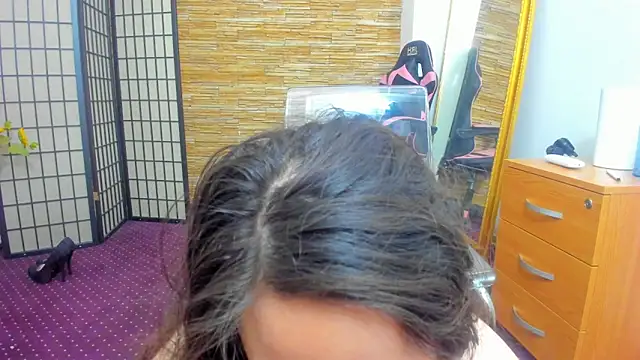 AishaRouhi online show from February 22, 2026, 5:32 am