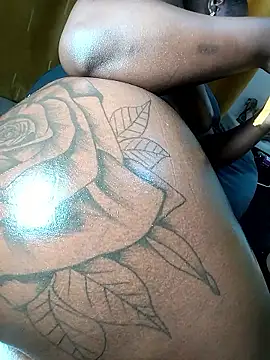 Snapshot of Hugemassivebootie chatting on November 21, 2025, 11:31 am Hugemassivebootie online show from November 21, 2025, 11:31 am