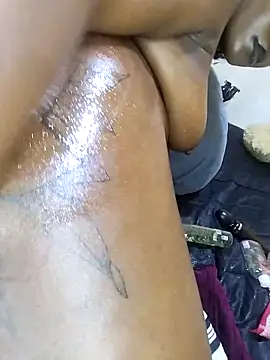 Snapshot of Hugemassivebootie chatting on October 8, 2025, 12:07 pm Hugemassivebootie online show from October 8, 2025, 12:07 pm