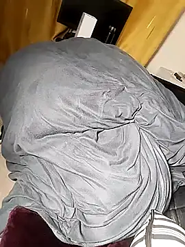 Snapshot of Hugemassivebootie chatting on October 20, 2025, 9:59 pm Hugemassivebootie online show from October 20, 2025, 9:59 pm