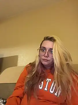 Lalalynn online show from April 16, 2026, 2:23 am