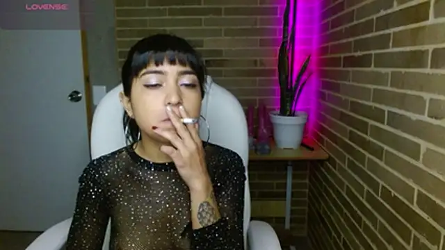 helenacyruss online show from December 23, 2025, 10:25 am