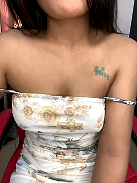 LeisyXO online show from October 6, 2025, 8:09 pm