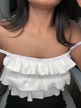 LeisyXO online show from January 17, 2025, 1:36 am