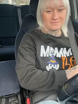 Snapshot of poussichienne chatting on December 19, 2025, 12:29 pm poussichienne online show from December 19, 2025, 12:29 pm