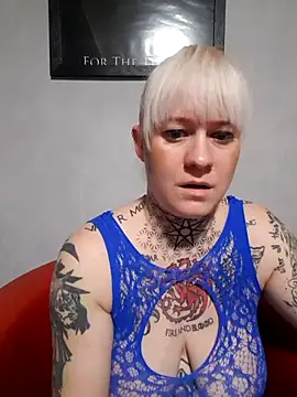 Snapshot of poussichienne chatting on October 29, 2025, 4:06 pm poussichienne online show from October 29, 2025, 4:06 pm