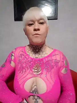 Snapshot of poussichienne chatting on November 7, 2025, 4:44 pm poussichienne online show from November 7, 2025, 4:44 pm