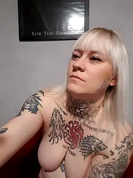 Snapshot of poussichienne chatting on November 30, 2025, 9:43 am poussichienne online show from November 30, 2025, 9:43 am