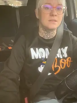 Snapshot of poussichienne chatting on November 28, 2025, 10:37 am poussichienne online show from November 28, 2025, 10:37 am