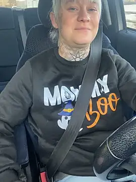 Snapshot of poussichienne chatting on December 18, 2025, 12:09 pm poussichienne online show from December 18, 2025, 12:09 pm