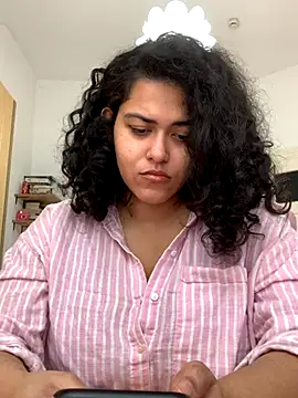 Snapshot of Curvydesifromgermany chatting on October 15, 2025, 10:45 am Curvydesifromgermany online show from October 15, 2025, 10:45 am