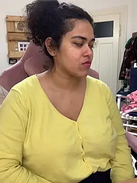 Curvydesifromgermany online show from November 5, 2025, 1:36 pm