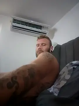 Hunnyhunty420 online show from April 15, 2026, 1:11 am